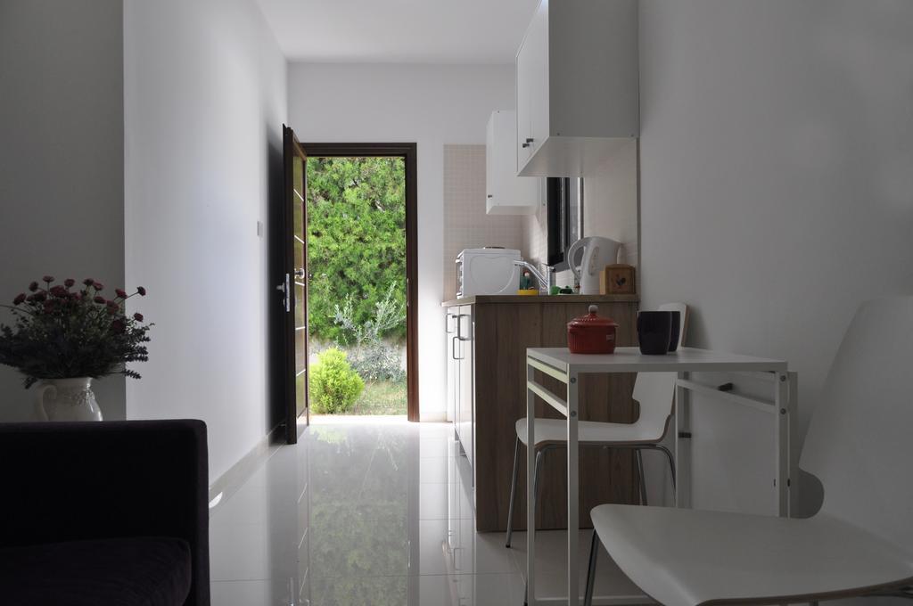 Royal Sunset Studios & Apartments Limassol Exterior foto