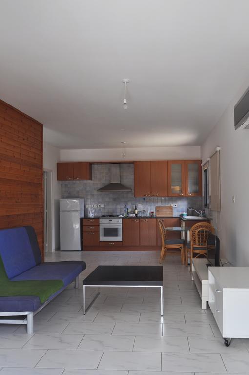 Royal Sunset Studios & Apartments Limassol Exterior foto