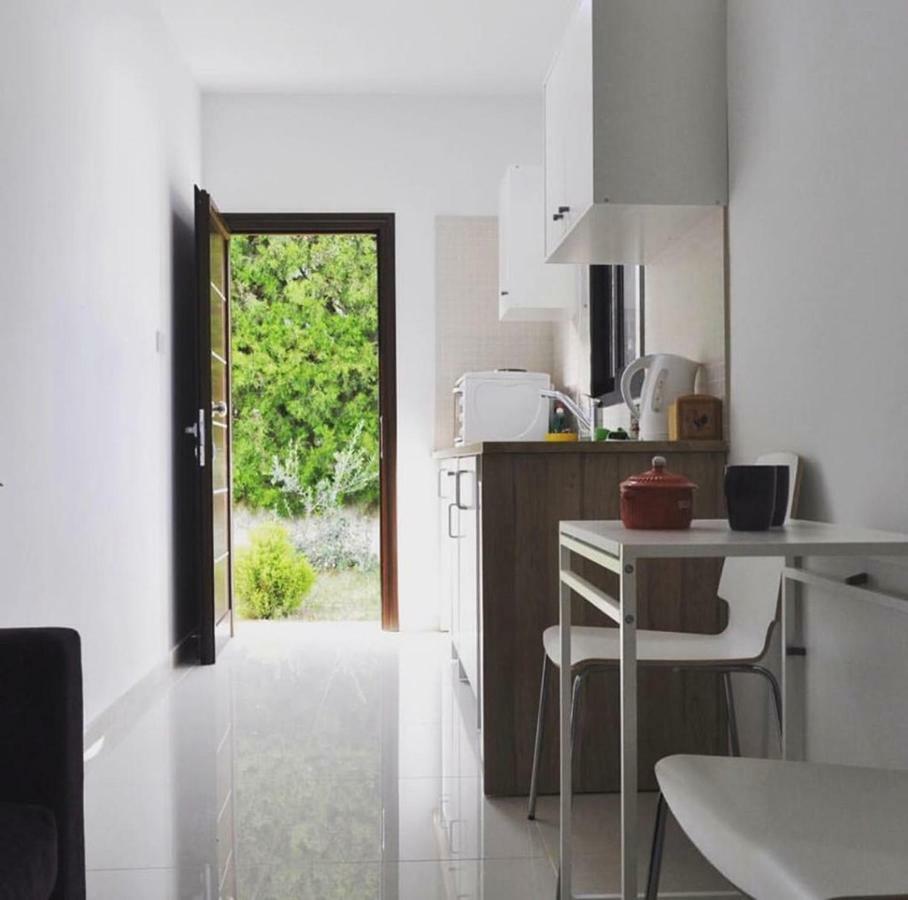 Royal Sunset Studios & Apartments Limassol Exterior foto